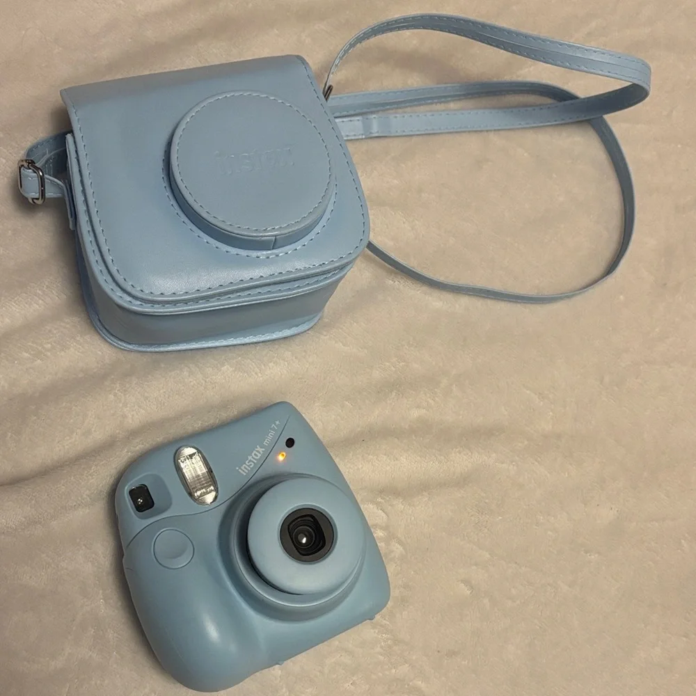 Light Blue Fujifilm Instax Mini 7 + film Camera with Case